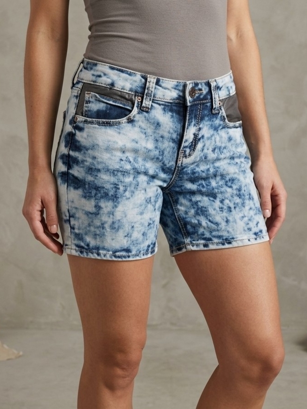 Truth Blue Acid-Wash Denim Shorts Woman's Size 8